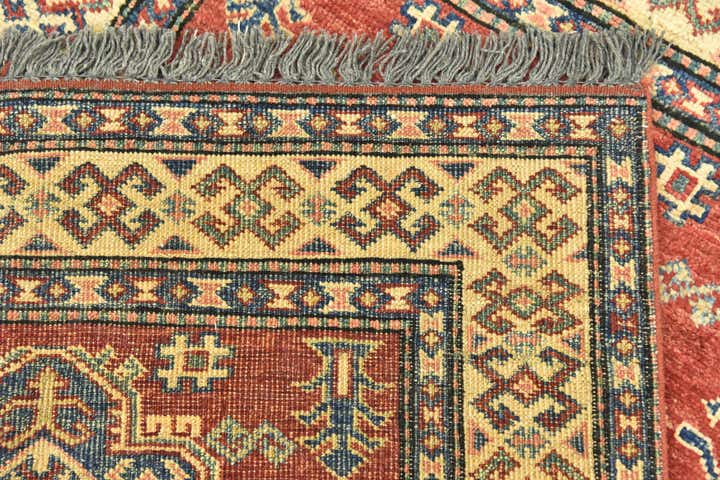 2' 8 x 4' 6 Hand Knotted Kazak Oriental Rug