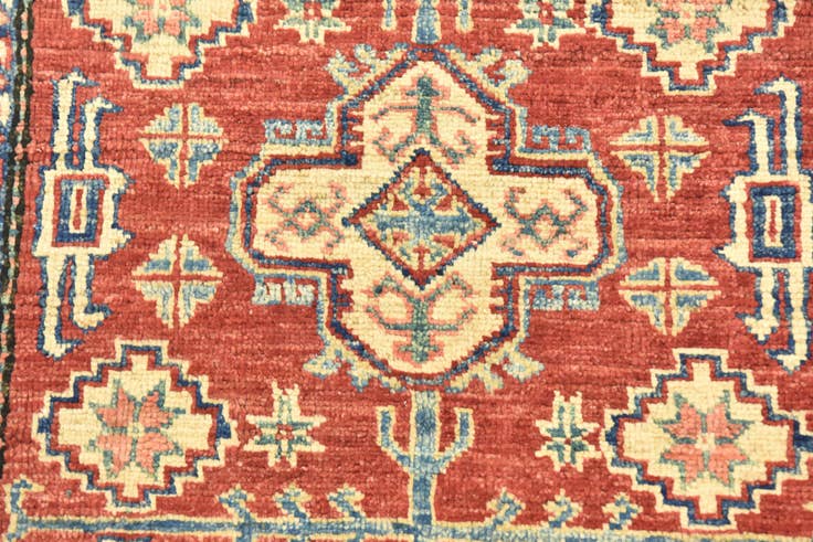 Detail image of 2' 8 x 4' 6 Hand Knotted Kazak Oriental Rug