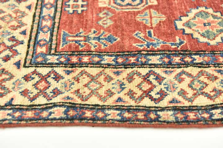2' 8 x 4' 6 Hand Knotted Kazak Oriental Rug