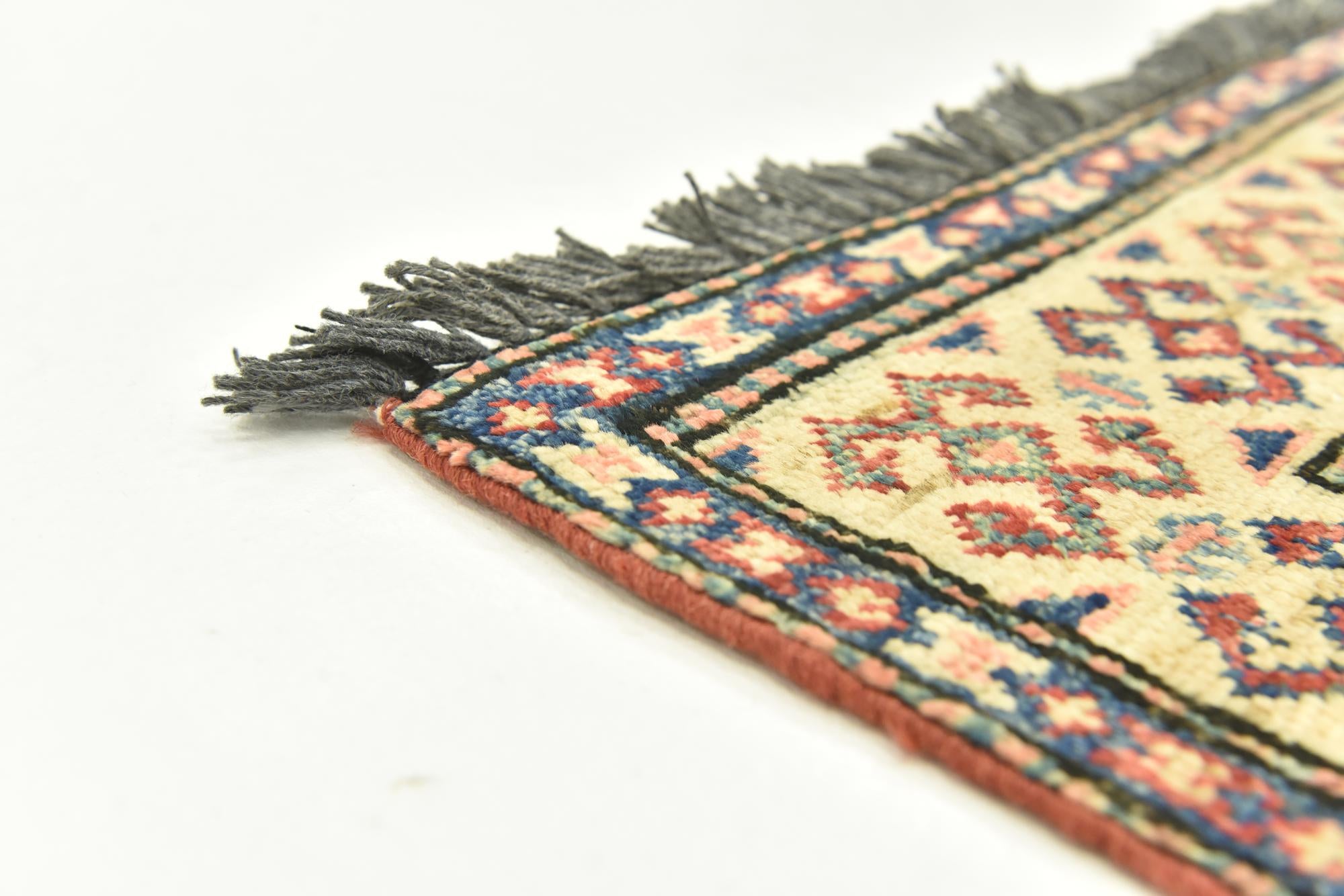 2' 8 x 4' 6 Hand Knotted Kazak Oriental Rug