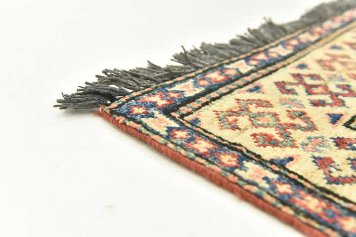 2' 8 x 4' 6 Hand Knotted Kazak Oriental Rug