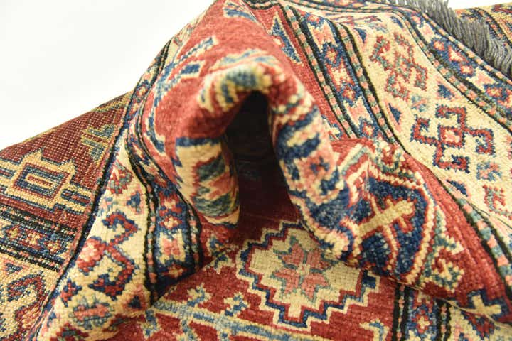 2' 8 x 4' 6 Hand Knotted Kazak Oriental Rug