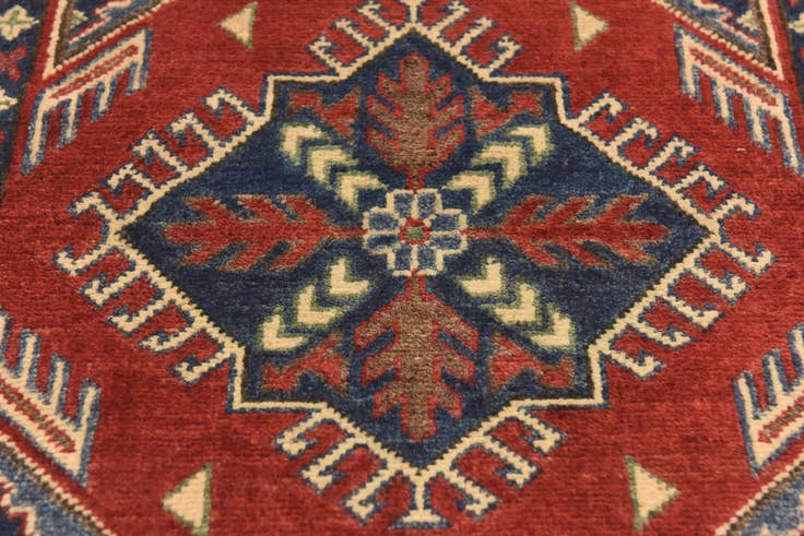 Detailansicht von 80cm x 130cm Handgeknüpft Kazak Teppich
