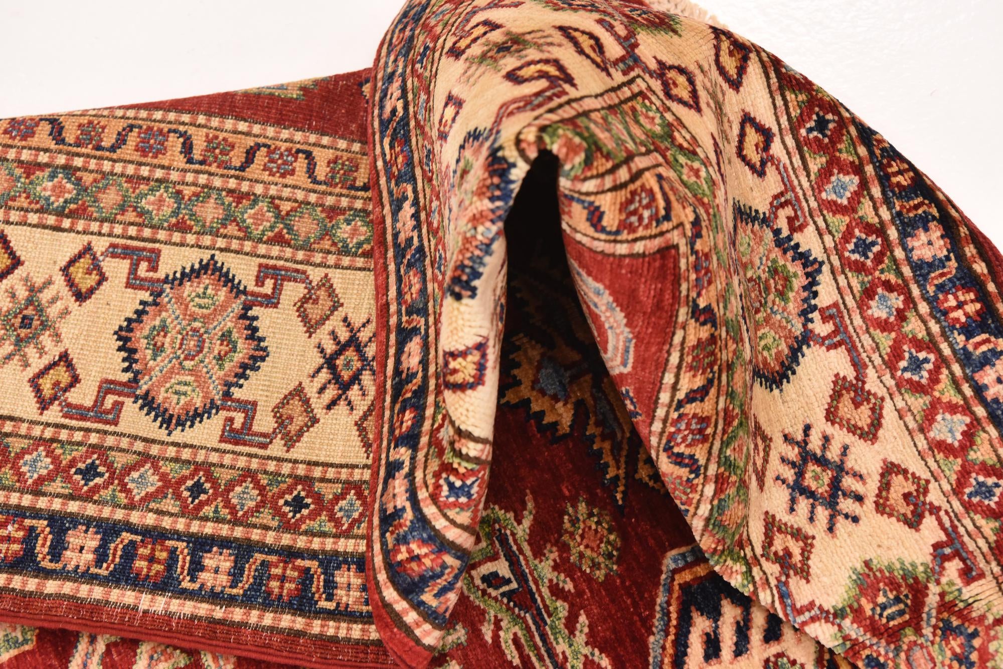 5' 6 x 7' 10 Hand Knotted Kazak Oriental Rug