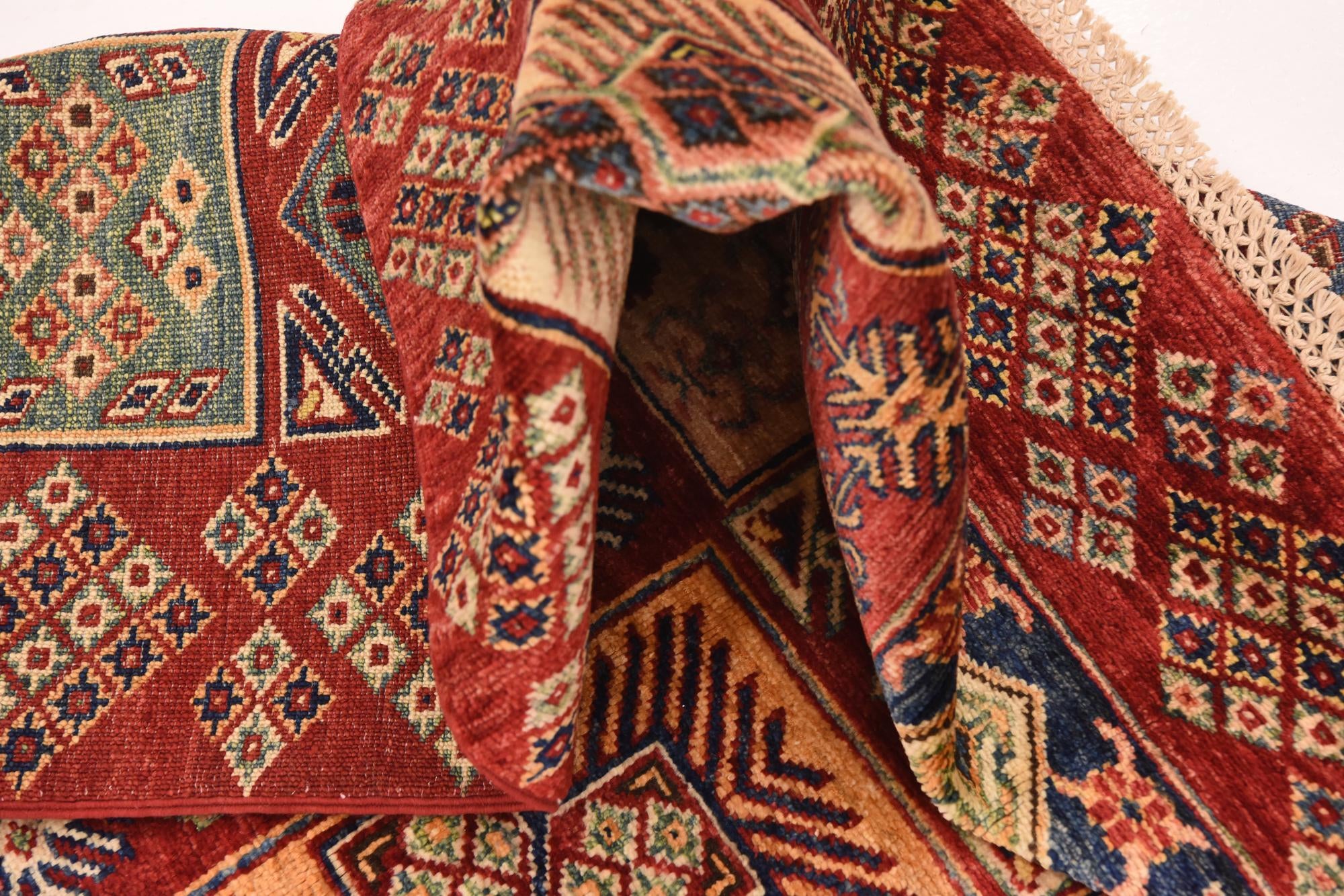 5' 7 x 8' Hand Knotted Kazak Oriental Rug