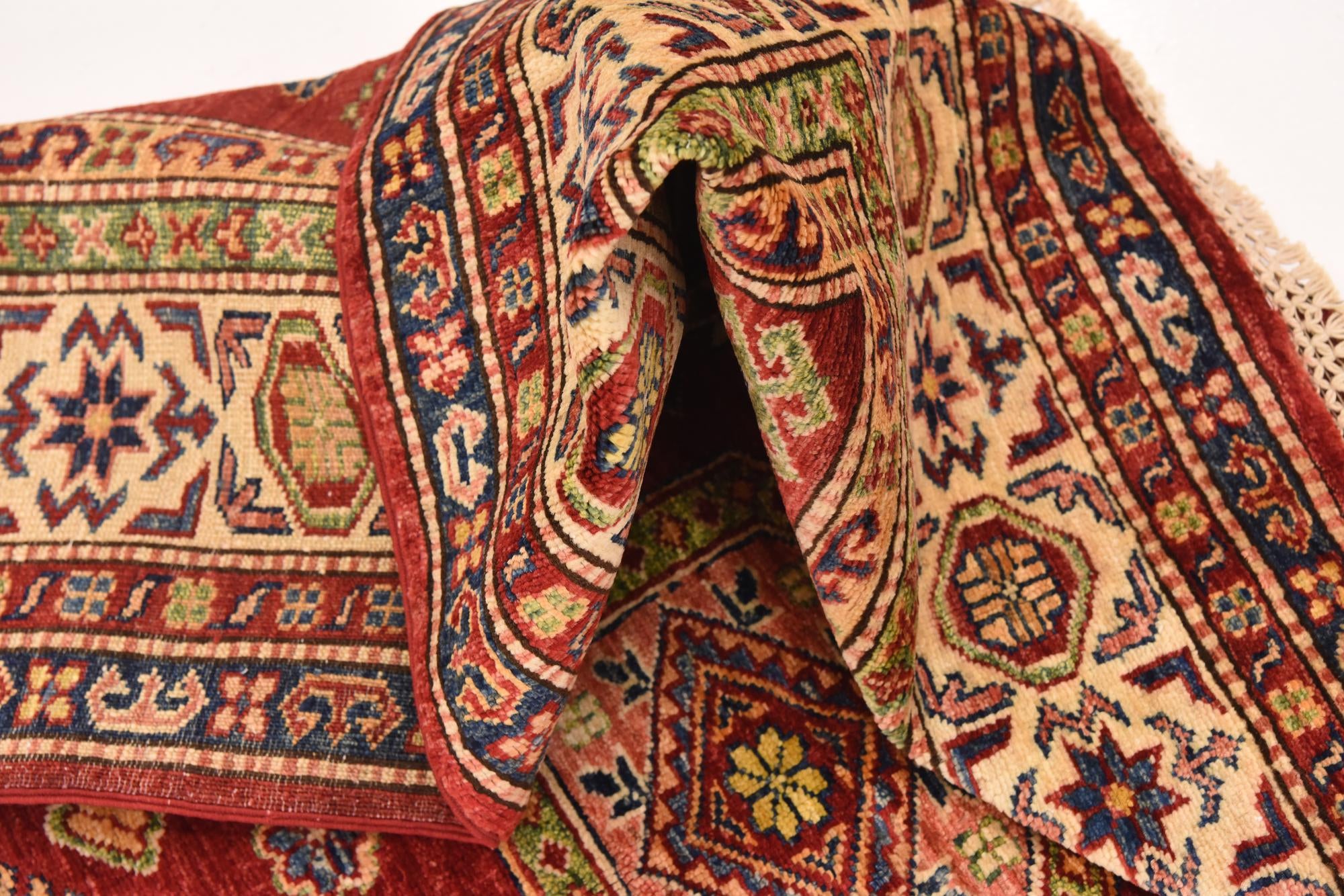 5' 7 x 8' Hand Knotted Kazak Oriental Rug