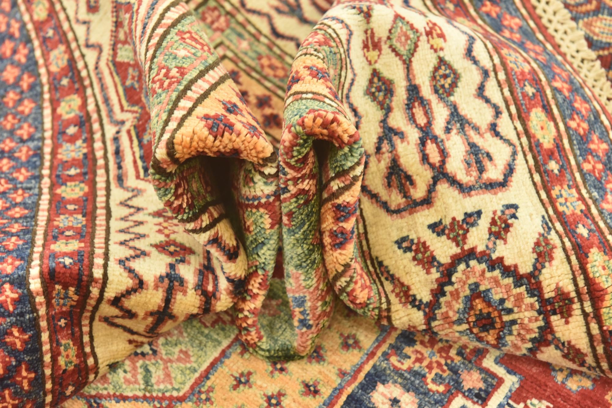 5' 6 x 7' 6 Hand Knotted Kazak Oriental Rug