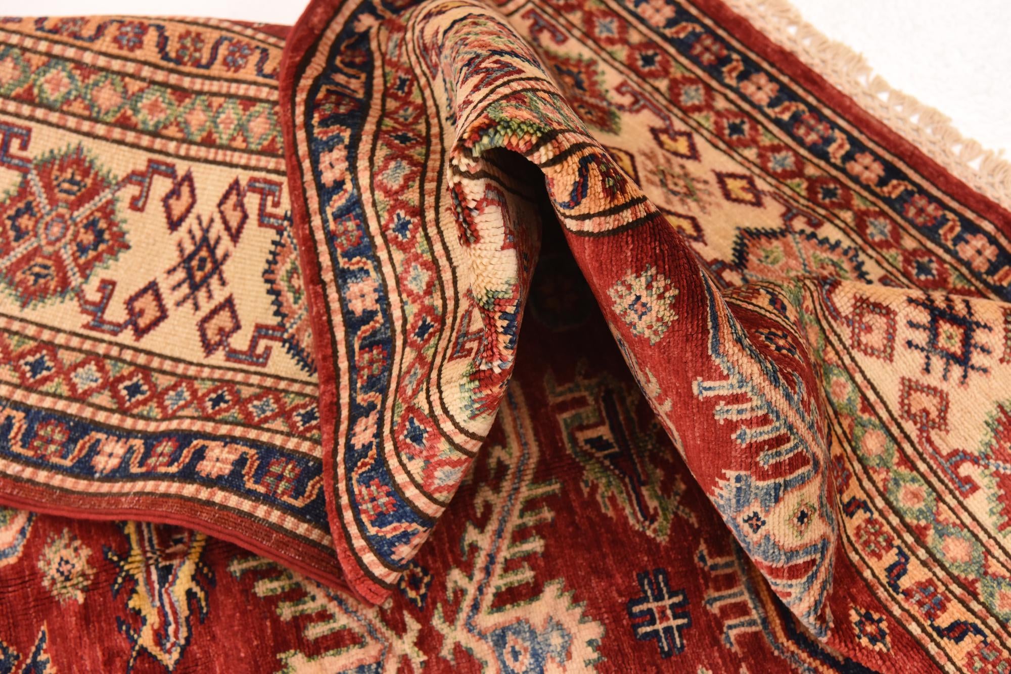 5' 6 x 7' 9 Hand Knotted Kazak Oriental Rug