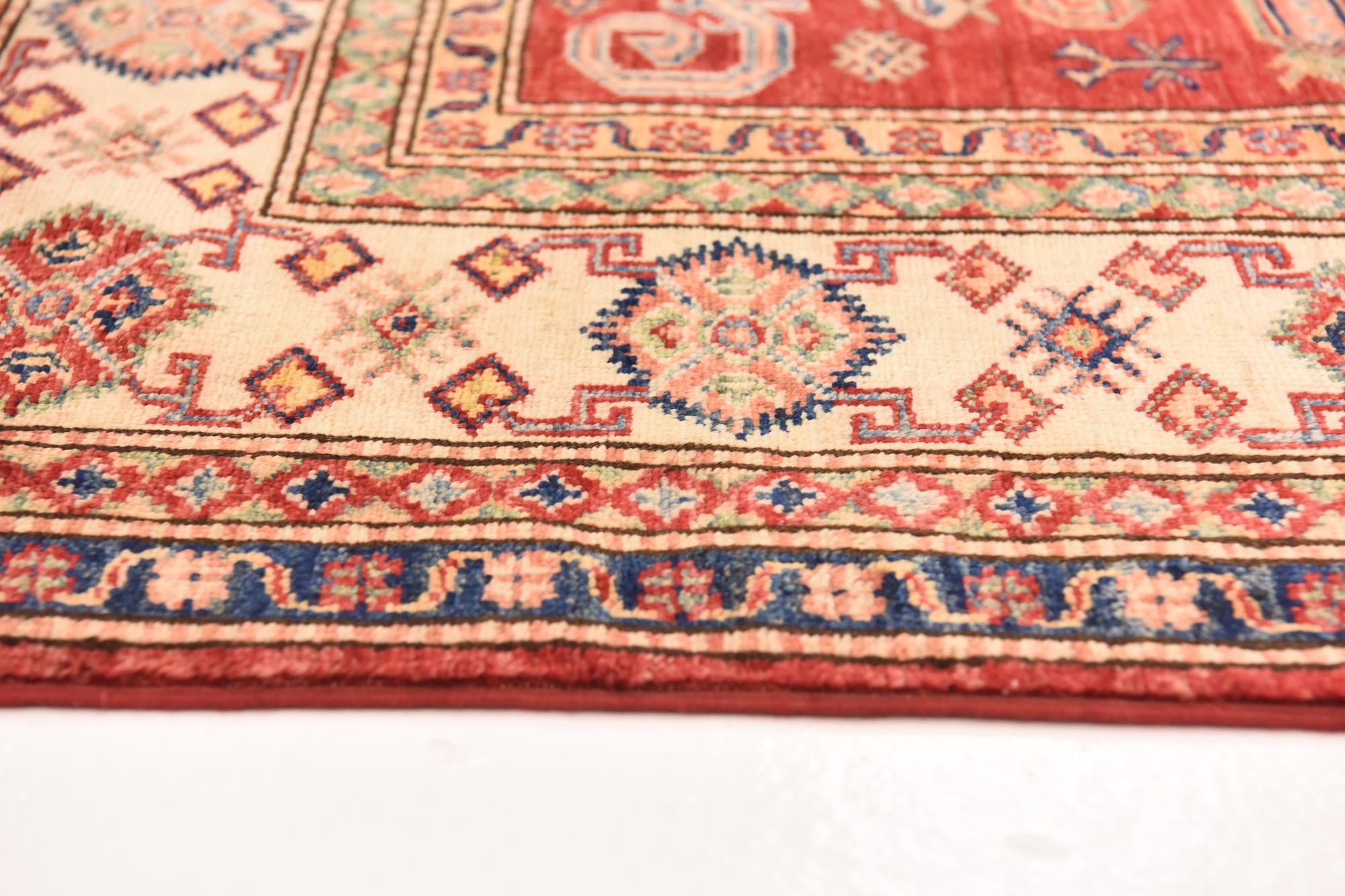 5' 6 x 7' 9 Hand Knotted Kazak Oriental Rug