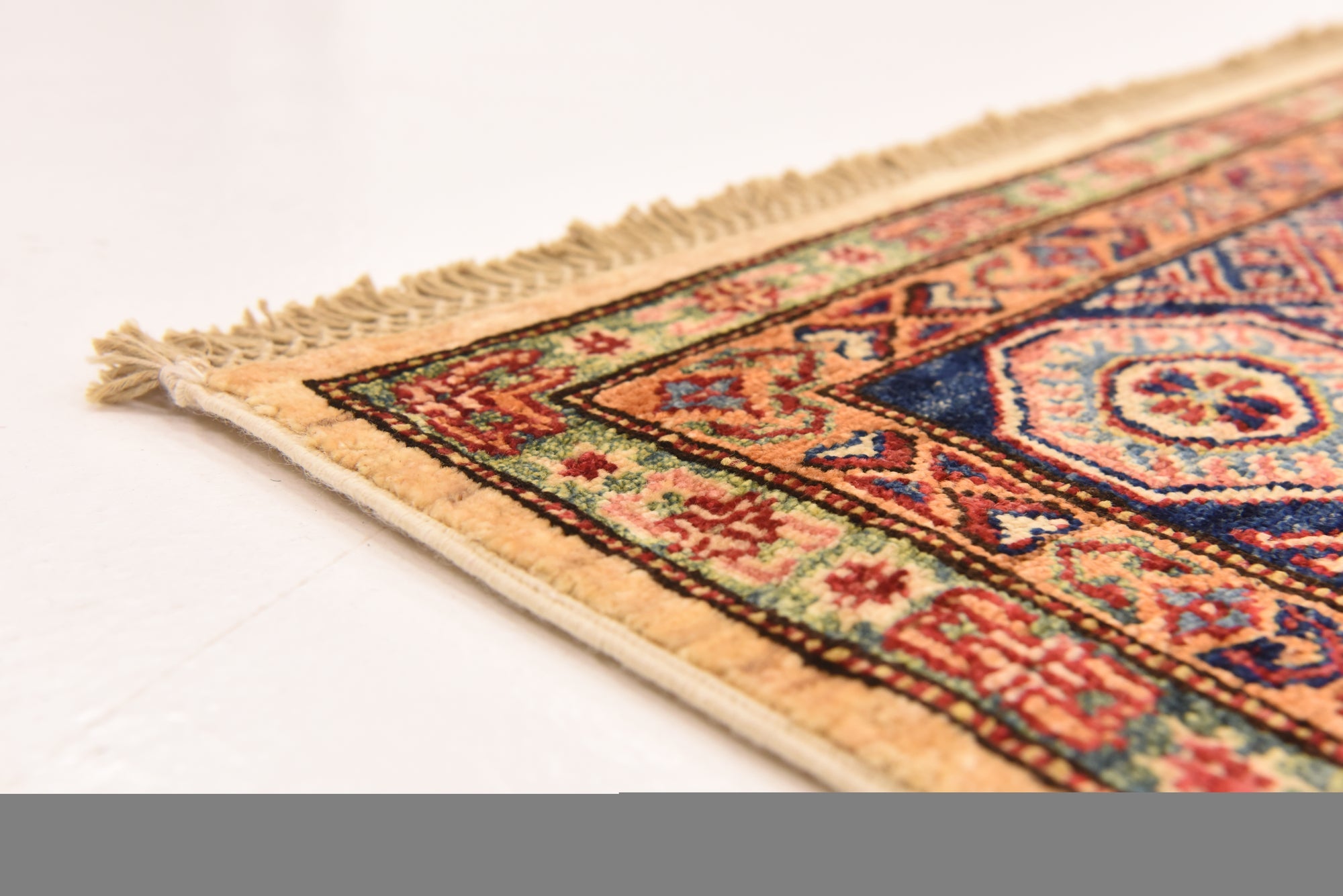5' 10 x 7' 8 Hand Knotted Kazak Oriental Rug