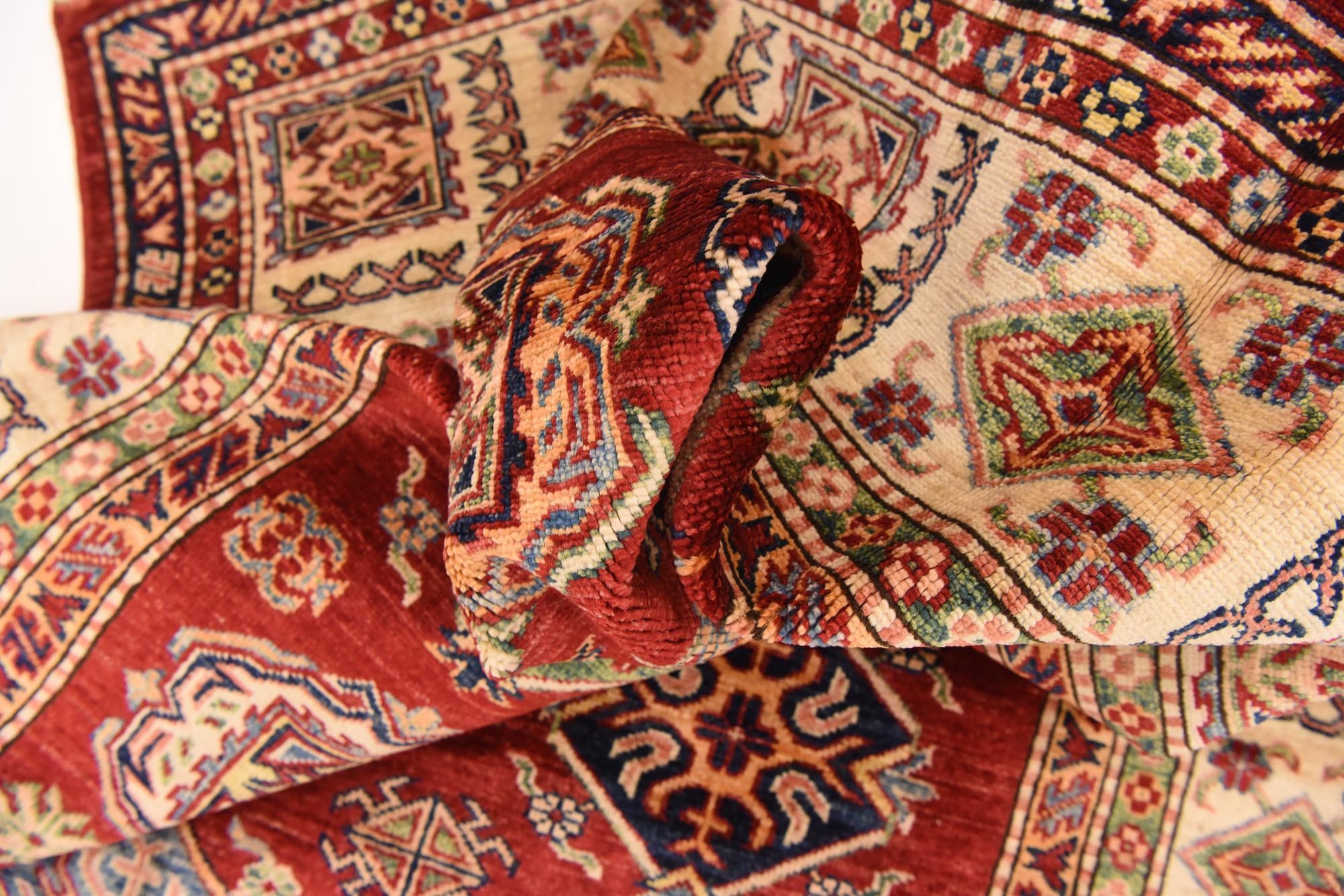 5' 6 x 8' Hand Knotted Kazak Oriental Rug