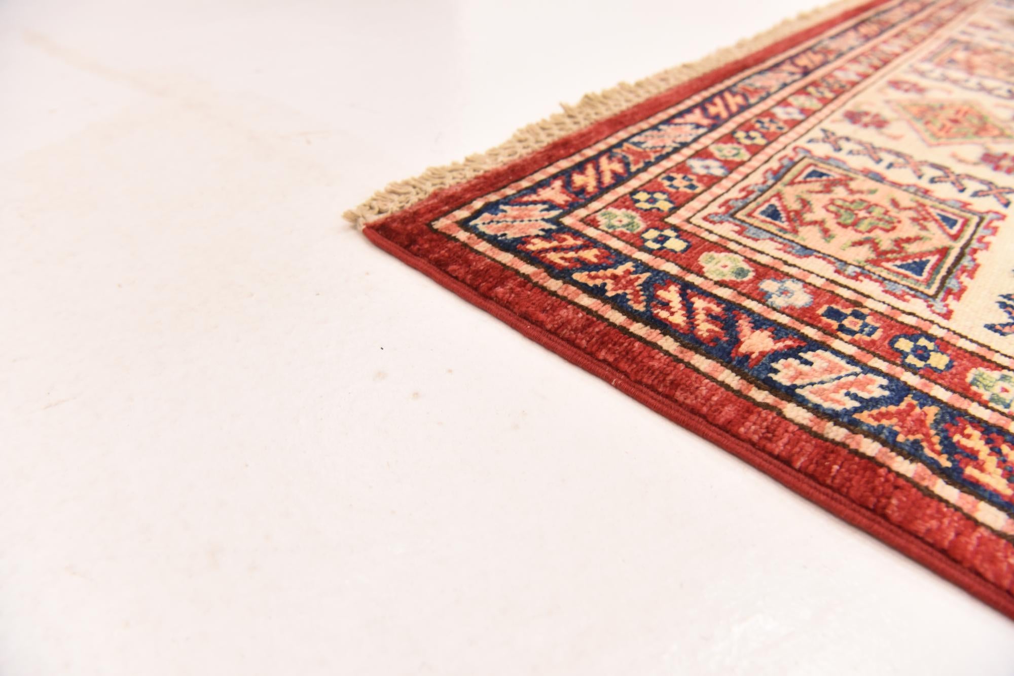 5' 6 x 8' Hand Knotted Kazak Oriental Rug
