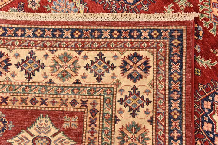 5' 7 x 8' Hand Knotted Kazak Oriental Rug