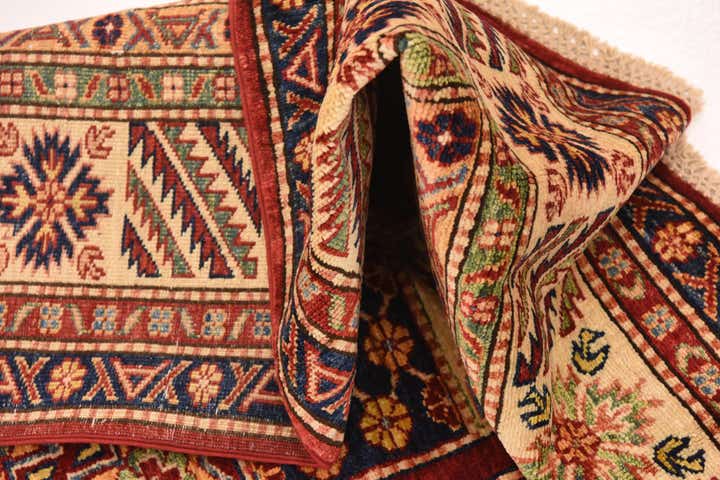 5' 7 x 8' Hand Knotted Kazak Oriental Rug