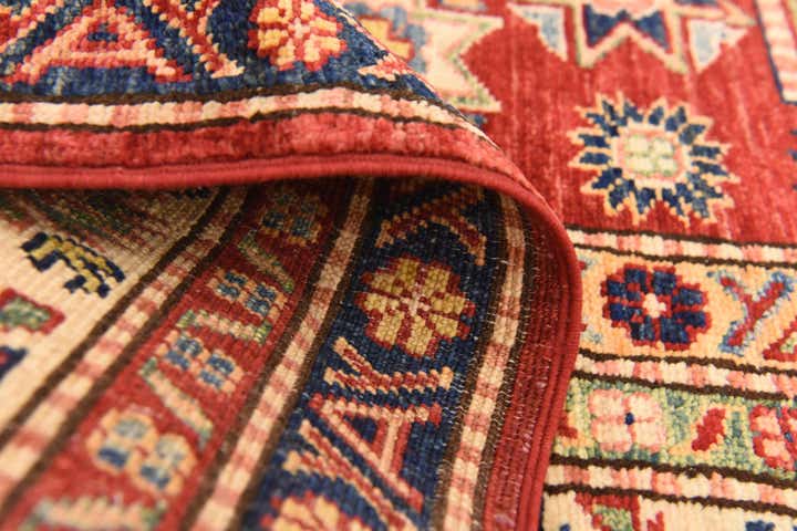 5' 7 x 8' Hand Knotted Kazak Oriental Rug