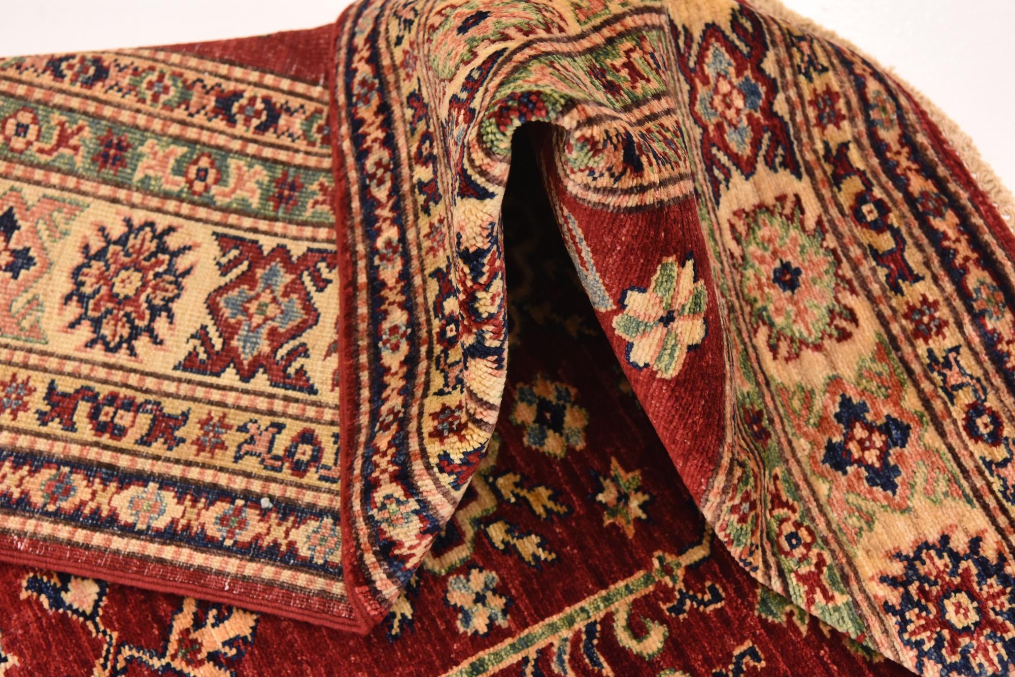 5' 6 x 7' 7 Hand Knotted Kazak Oriental Rug