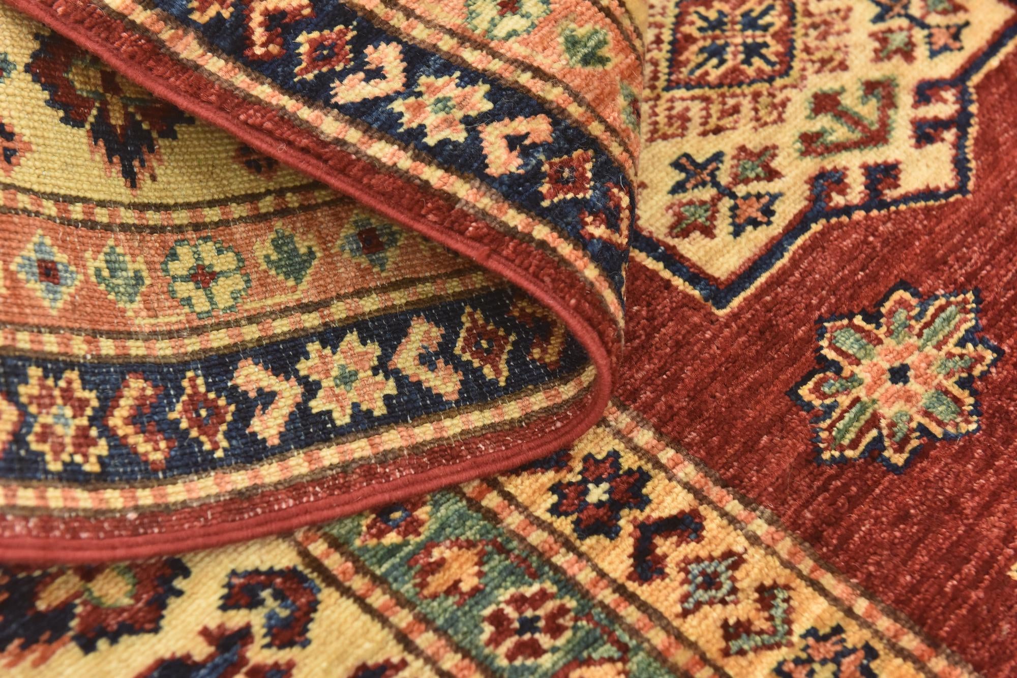 5' 6 x 7' 7 Hand Knotted Kazak Oriental Rug