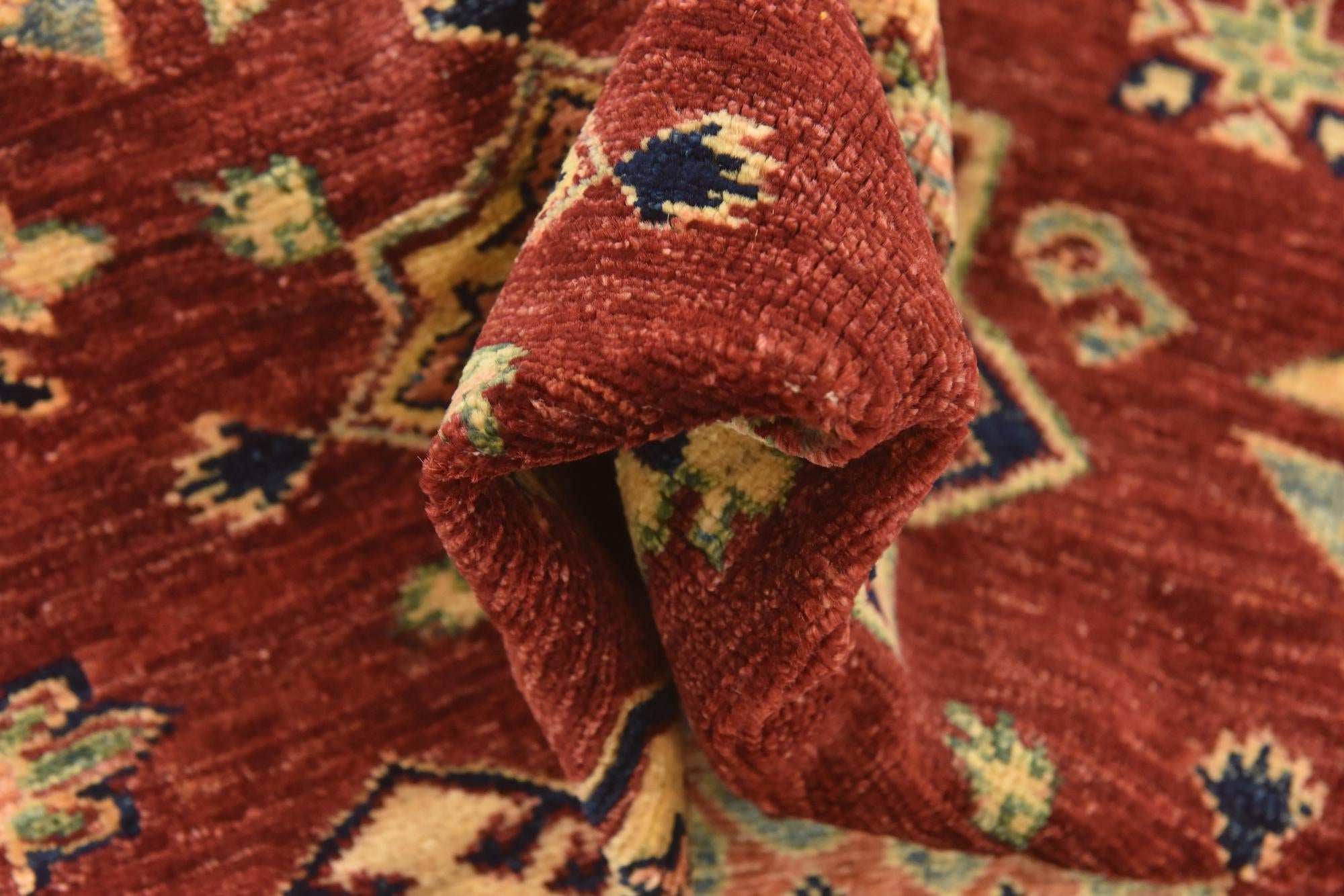 5' 6 x 7' 7 Hand Knotted Kazak Oriental Rug