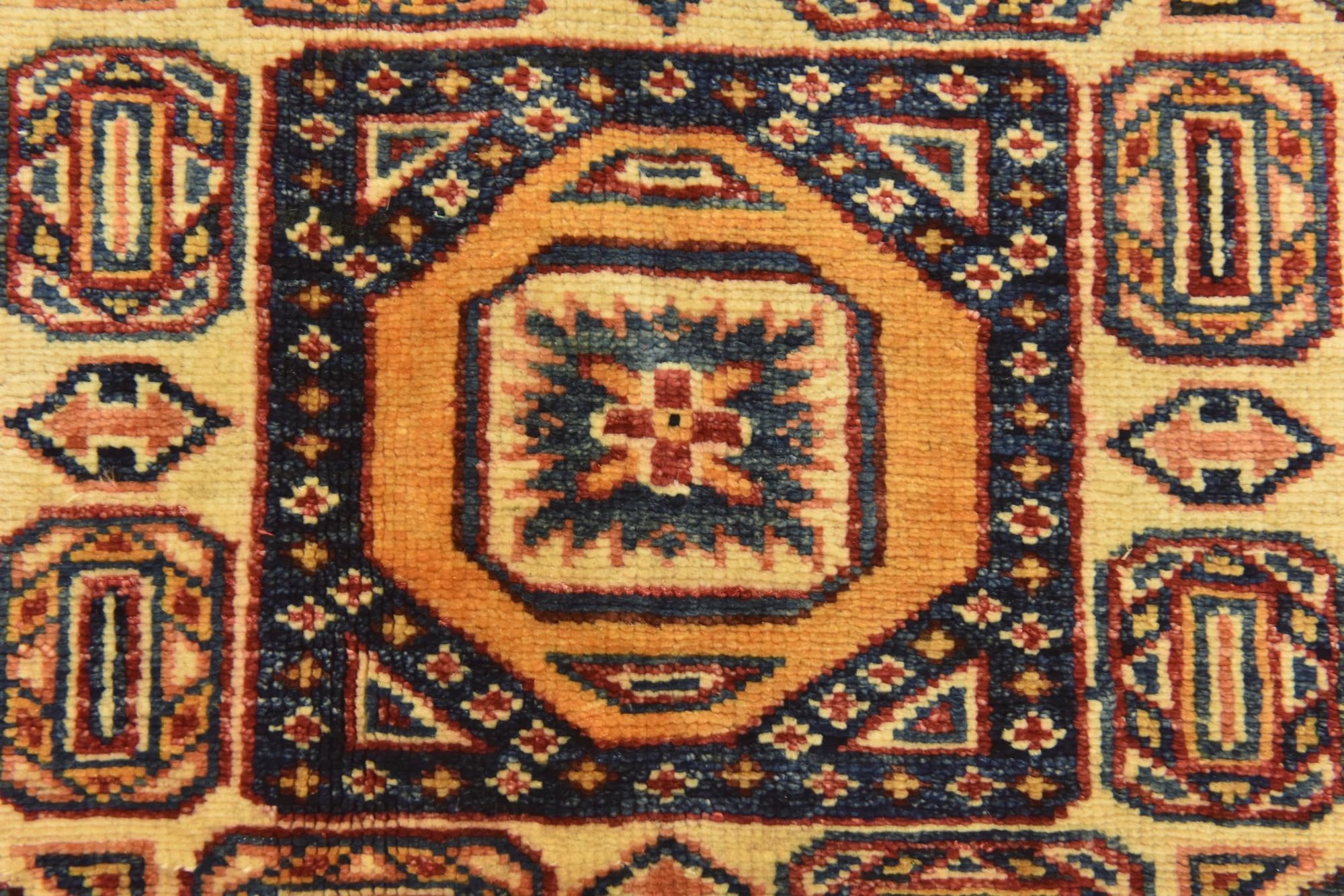 5' 7 x 8' Hand Knotted Kazak Oriental Rug