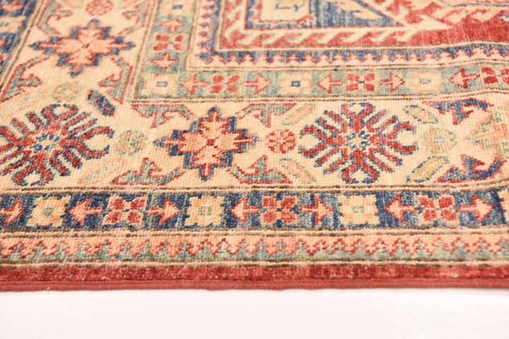 5' 7 x 8' Hand Knotted Kazak Oriental Rug