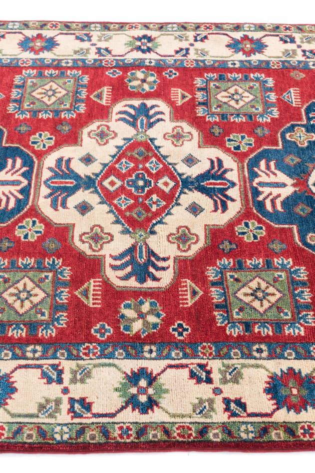 Detailansicht von 125cm x 185cm Handgeknüpft Kazak Teppich