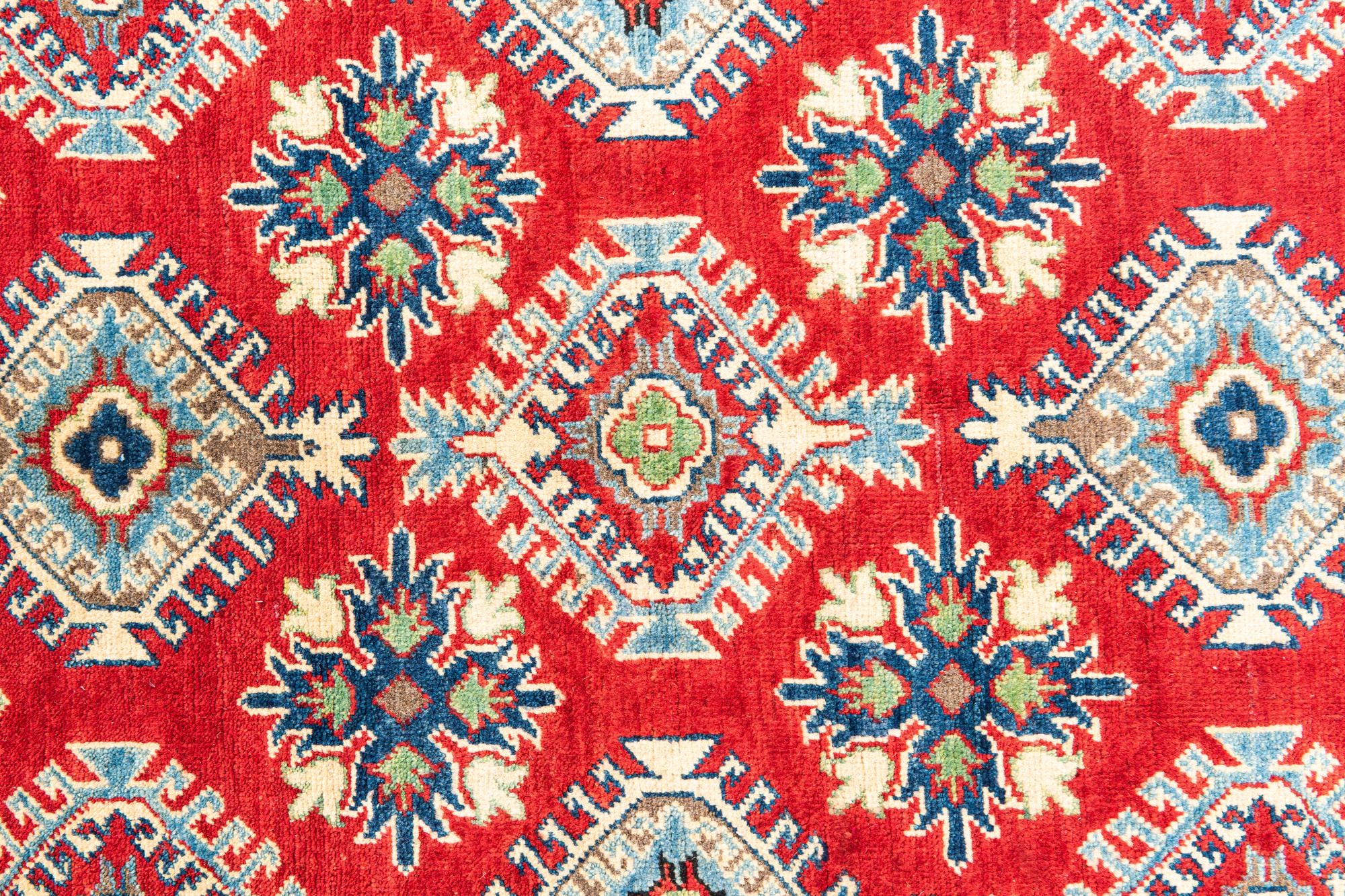 5' 6 x 7' 9 Hand Knotted Kazak Rug