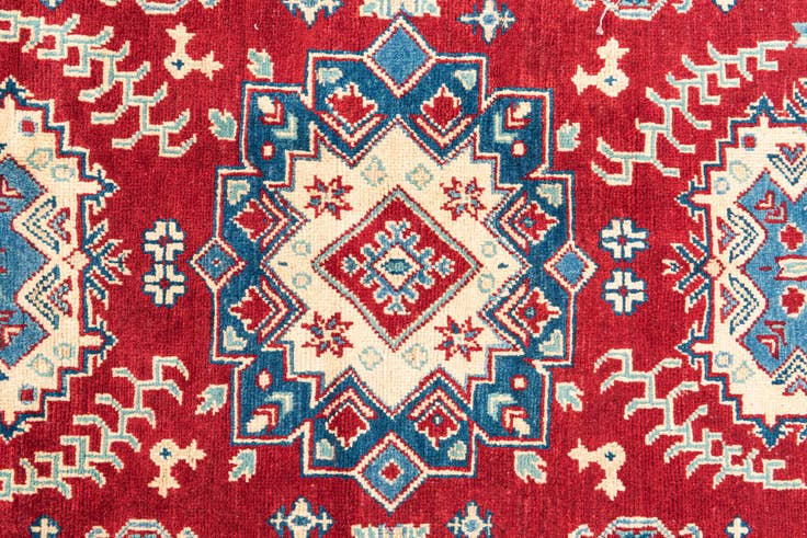 Detailansicht von 115cm x 185cm Handgeknüpft Kazak Teppich