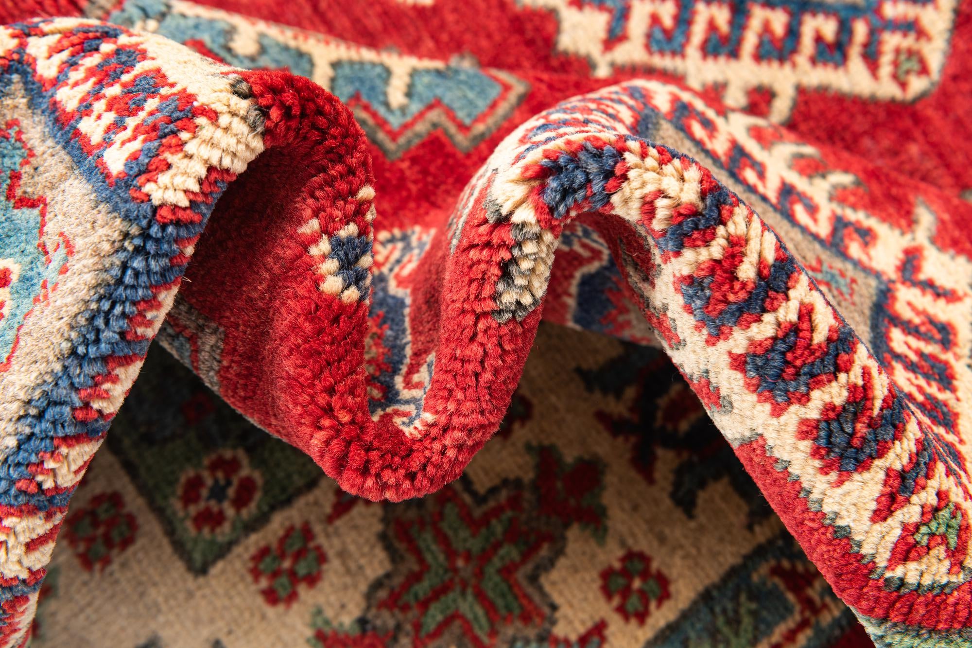 4' x 6' 1 Hand Knotted Kazak Rug