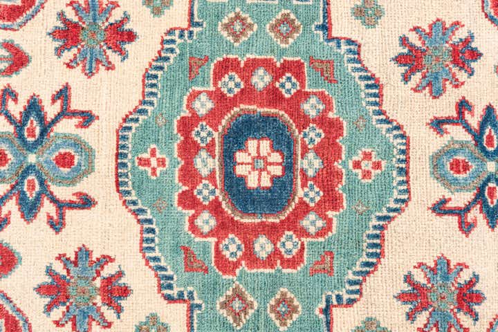 4' x 6' 1 Hand Knotted Kazak Rug