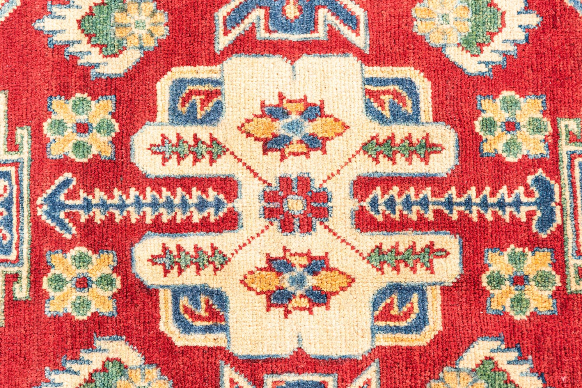 2' 8 x 4' 6 Hand Knotted Kazak Rug