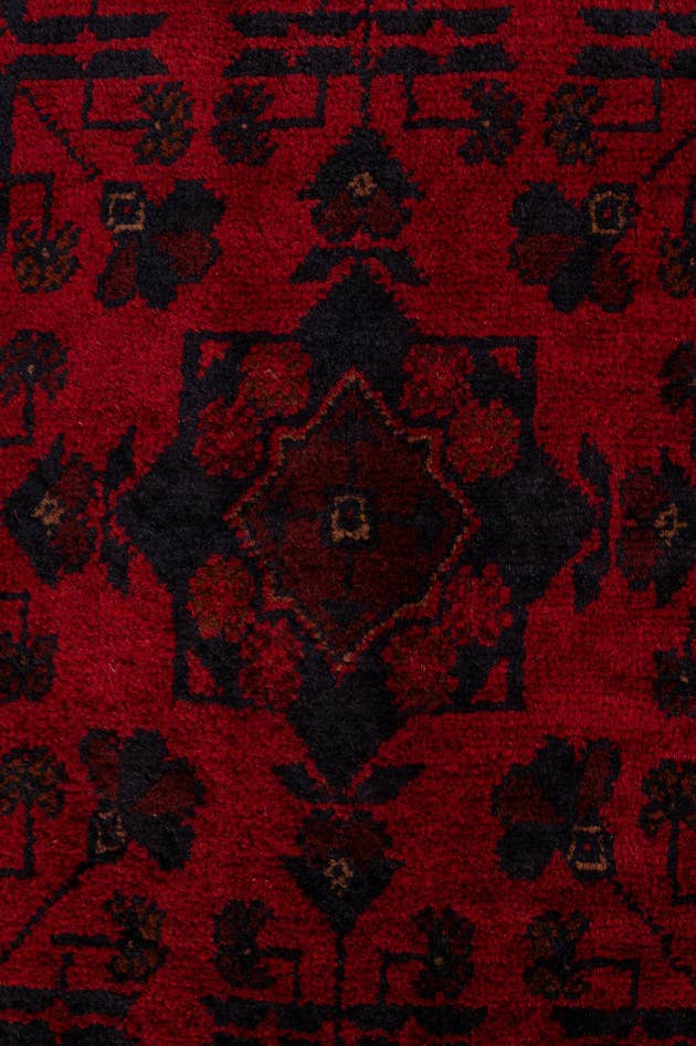 Detail image of 6' 6 x 9' 8 Hand Knotted Khal Mohammadi Wool Rug