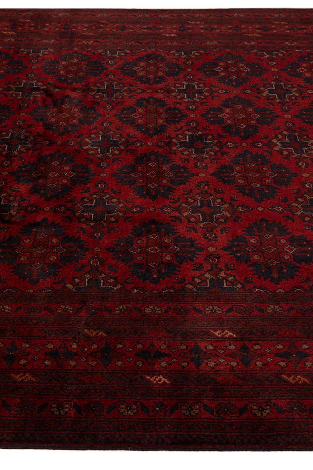 Detail image of 6' 8 x 9' 8 Hand Knotted Khal Mohammadi Wool Rug