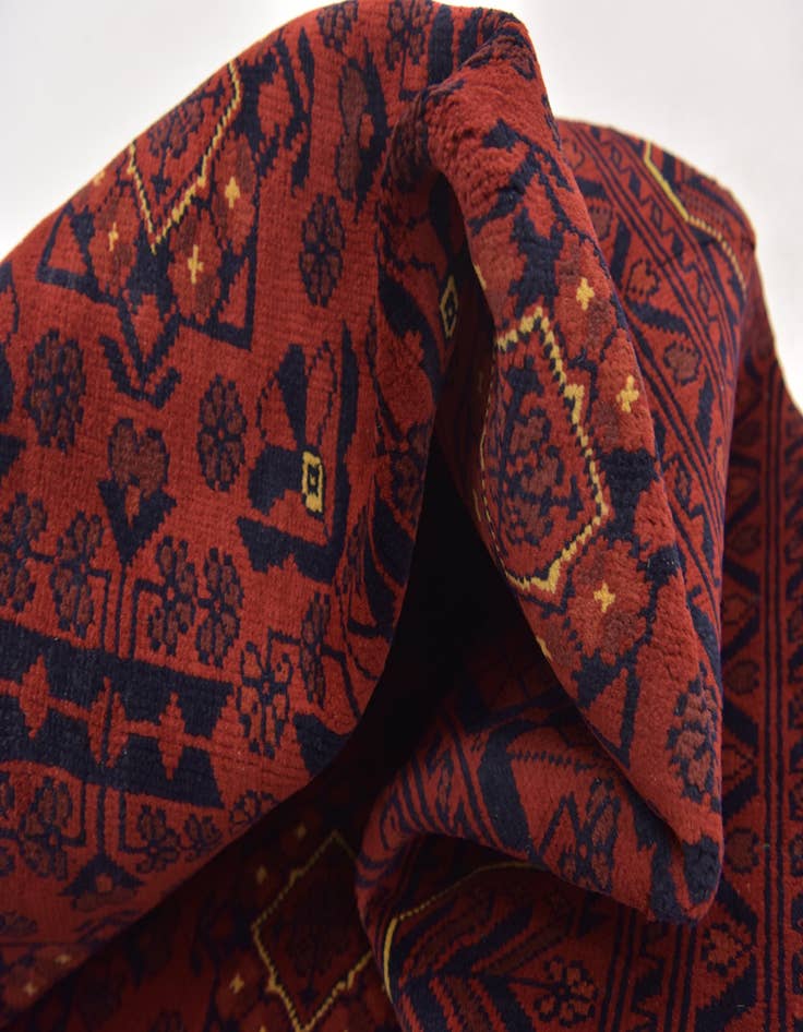 Detail image of 6' 8 x 9' 8 Hand Knotted Khal Mohammadi Oriental Rug