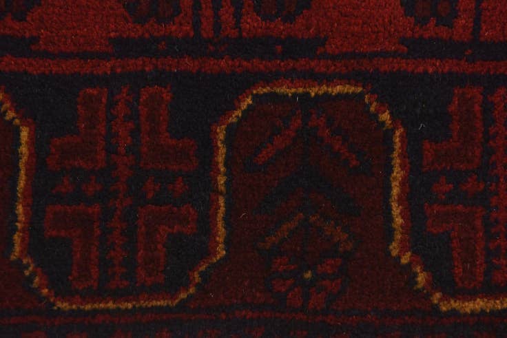 Detail image of 2' 7 x 4' 3 Hand Knotted Khal Mohammadi Wool Rug