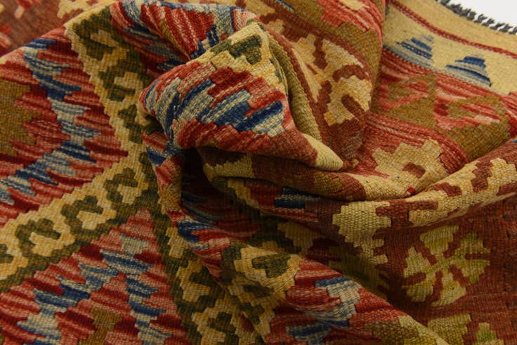 Detail image of 4' 10 x 6' 5 Hand Woven Kilim Maymana Wool Rug