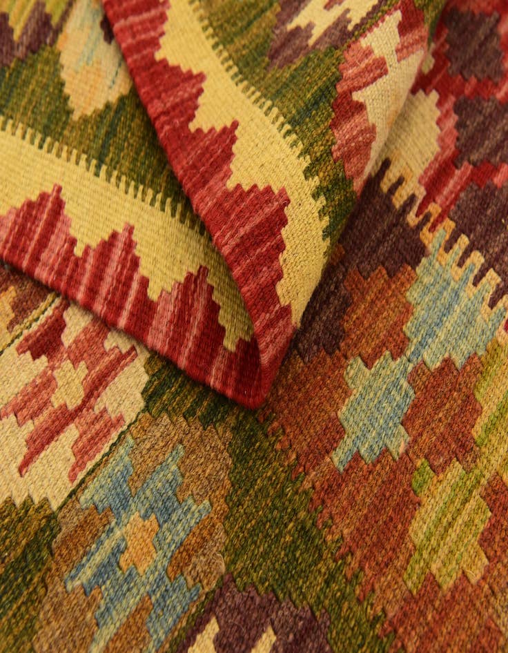 Detail image of 4' 2 x 6' 5  Hand Woven Kilim Maymana Wool Rug
