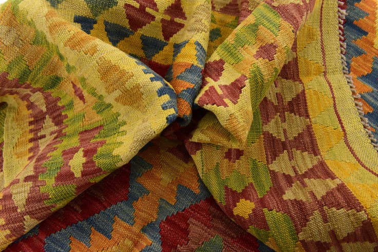 Detail image of 6' 6 x 9' 7 Hand Woven Kilim Maymana Wool Rug