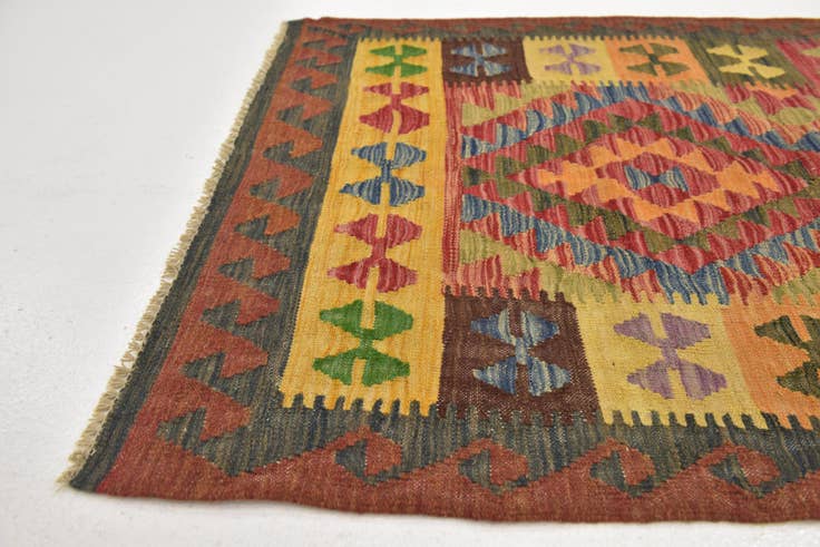 Detail image of 3' 2 x 5' Hand Woven Kilim Maymana Wool Rug