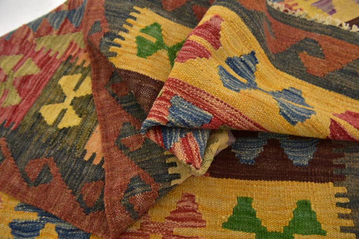 Detail image of 3' 2 x 5' Hand Woven Kilim Maymana Wool Rug