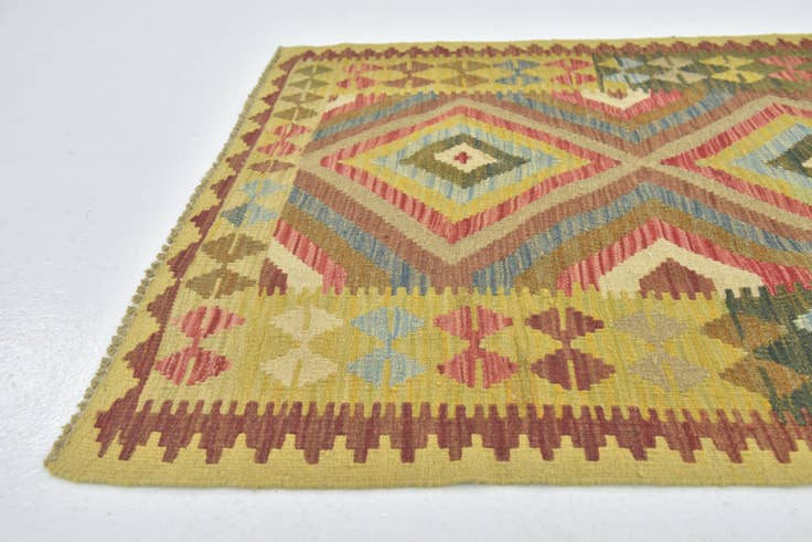 Detail image of 3' 2 x 4' Hand Woven Kilim Maymana Wool Rug