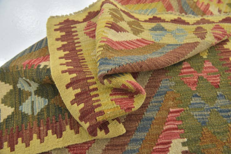Detail image of 3' 2 x 4' Hand Woven Kilim Maymana Wool Rug