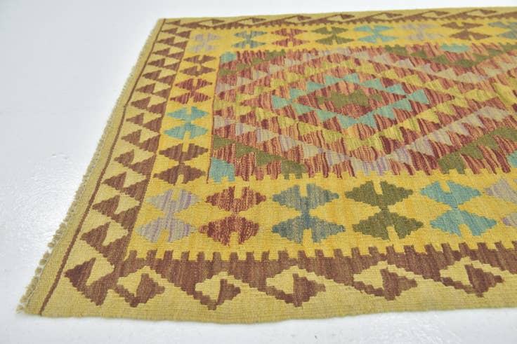 Detail image of 3' 3 x 5' Hand Woven Kilim Maymana Wool Rug