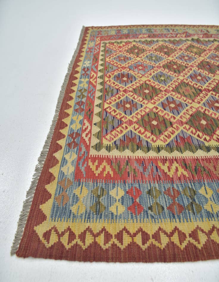 Detail image of 5' 2 x 6' 4 Hand Woven Kilim Maymana Wool Rug