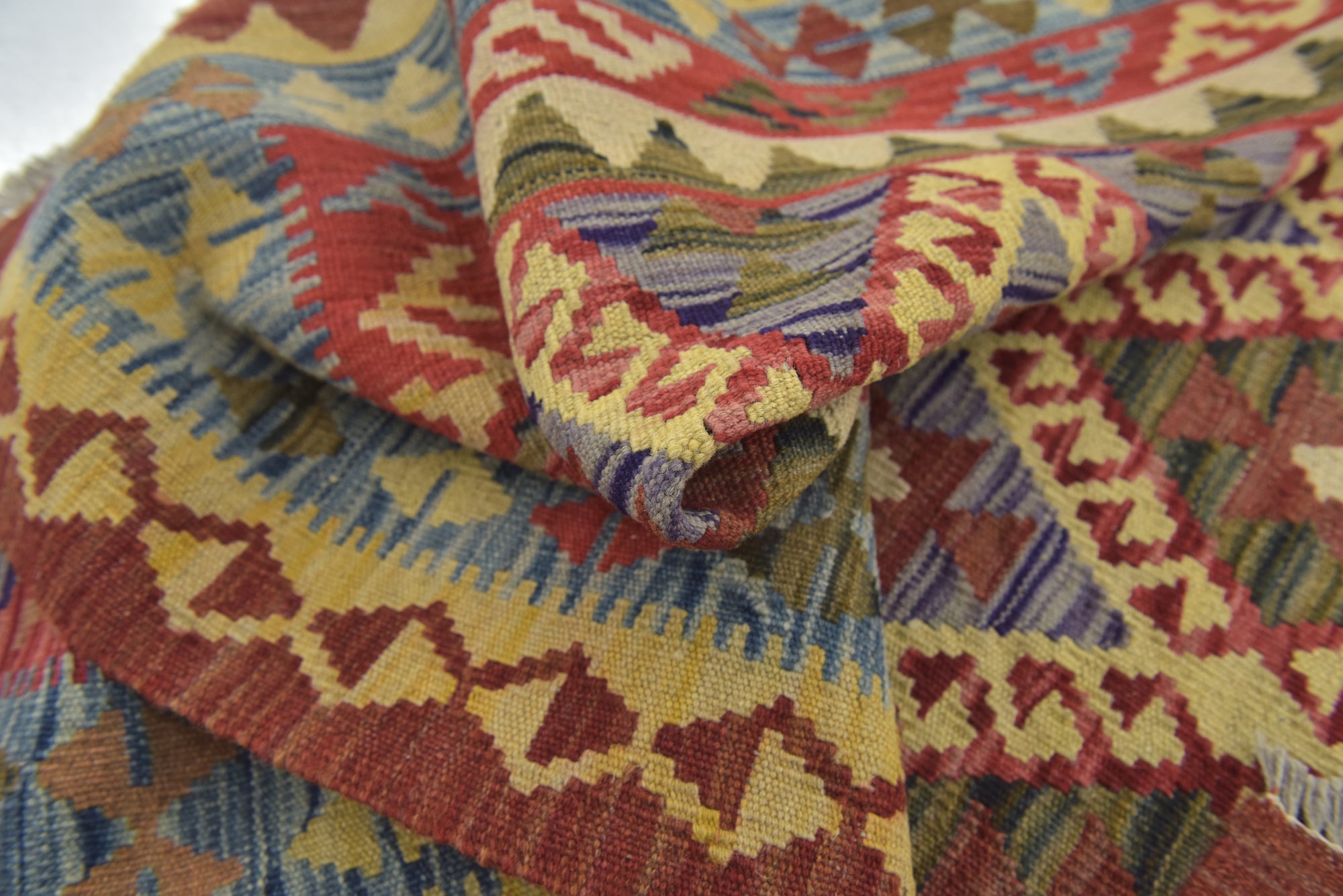 5' 2 x 6' 4 Hand Woven Kilim Maymana Wool Rug