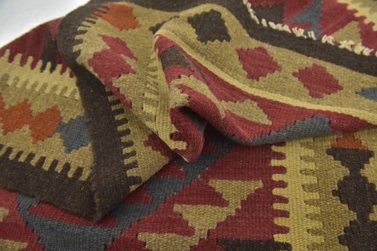 Detail image of 3' 2 x 5' Hand Woven Kilim Maymana Wool Rug