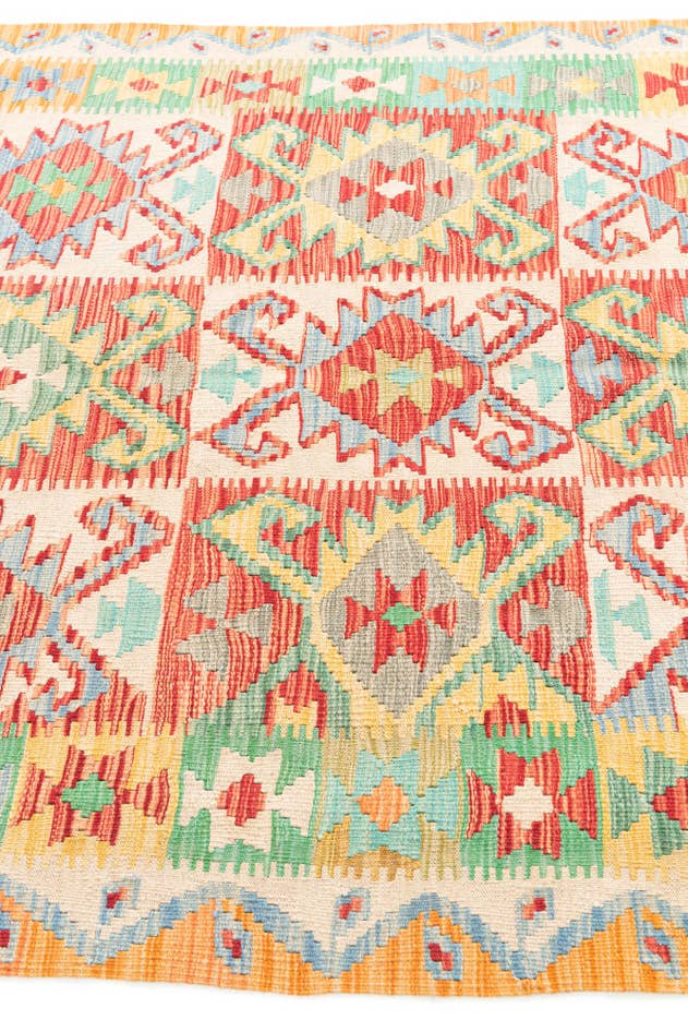 Detail image of 4' 10 x 6' 6 Hand Woven Kilim Maymana Wool Rug