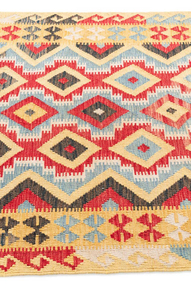 Detail image of 4' x 5' 5 Hand Woven Kilim Maymana Wool Rug