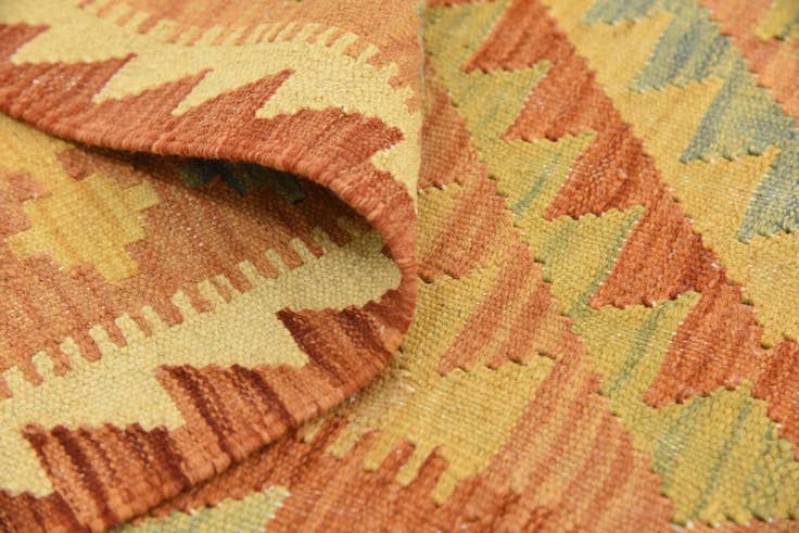 Detail image of 4' 2 x 5' 9 Hand Woven Kilim Waziri Wool Rug