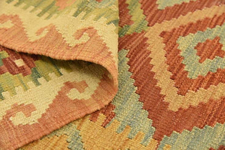 Detail image of 4' x 5' 9 Hand Woven Kilim Waziri Wool Rug