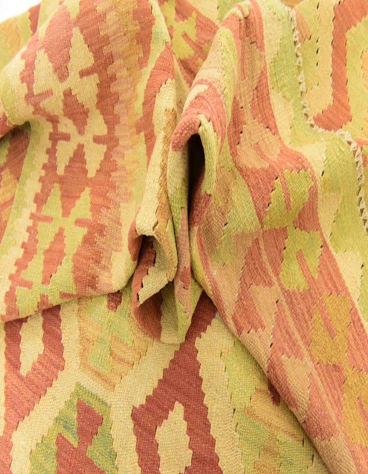 Detail image of 4' 8 x 6' 7  Hand Woven Kilim Waziri Wool Rug